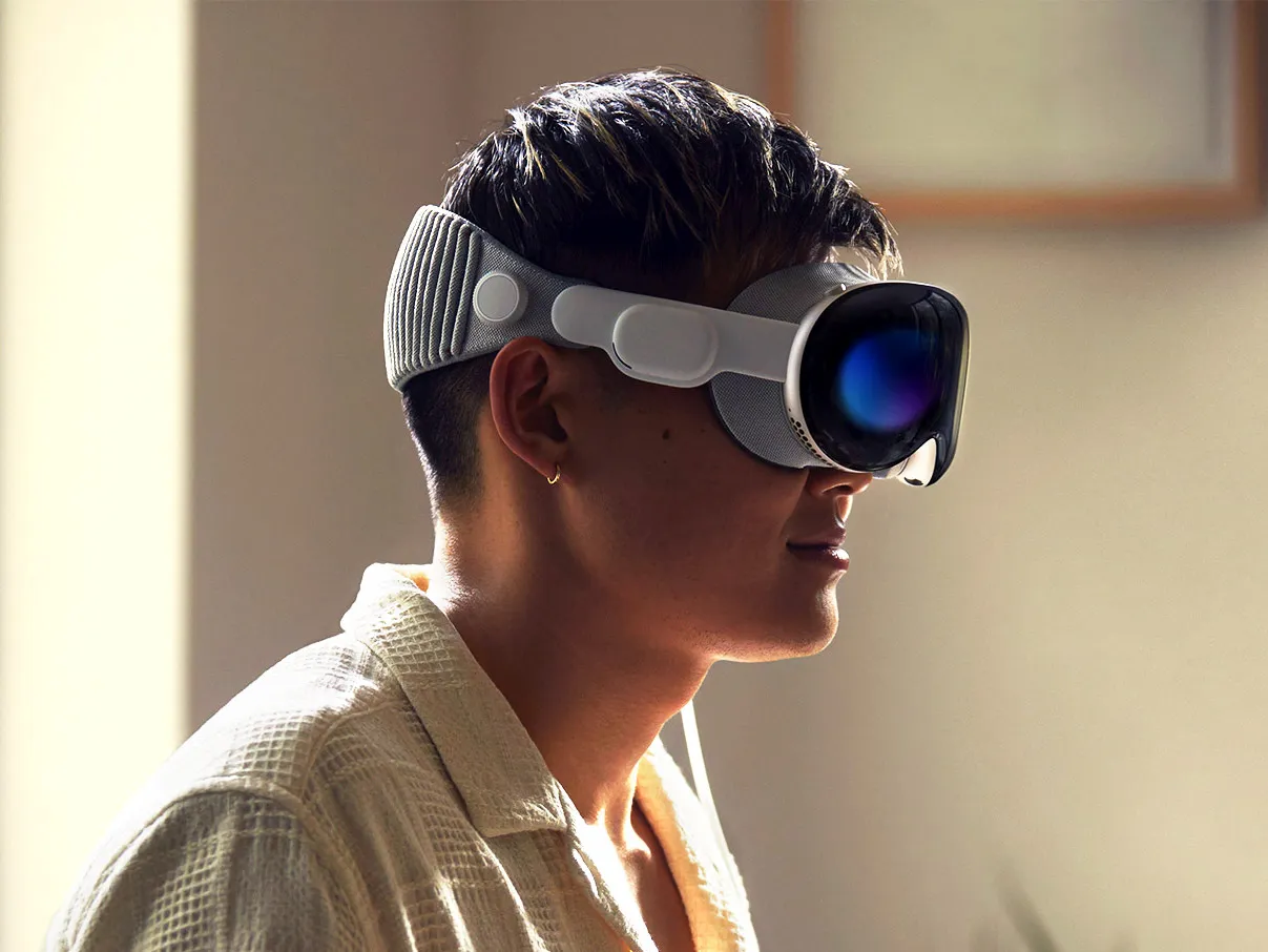 Apple-Vision-Pro-Plaintext-Crop-Business-230605